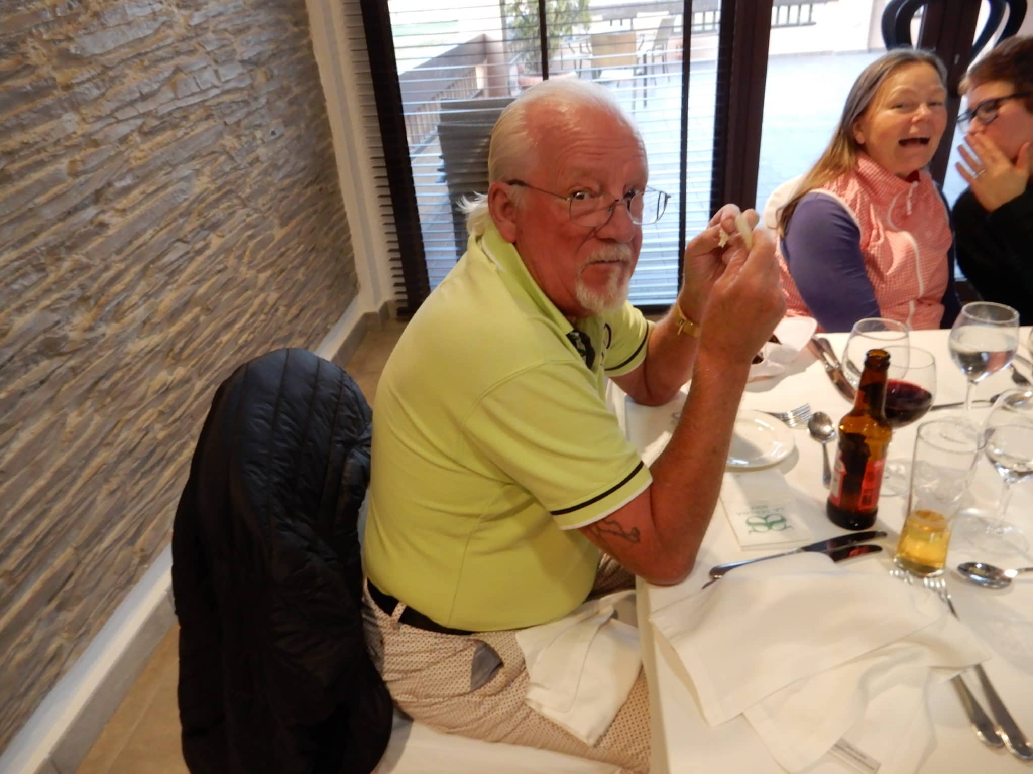 Steve Med Lloyden På Middag